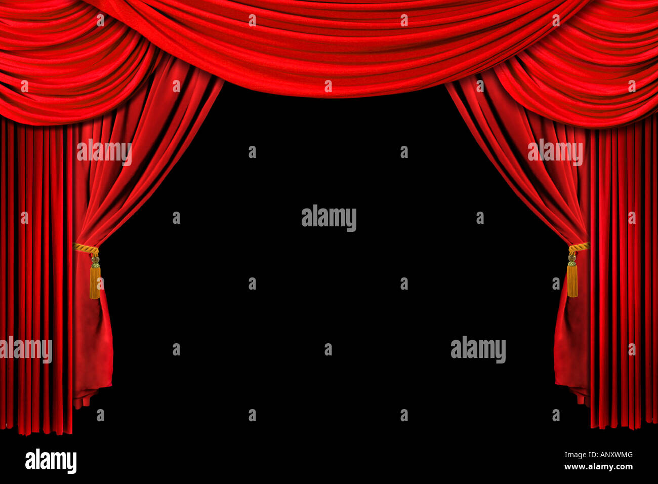 Rosso brillante palcoscenico teatro tenda drappeggiata su sfondo nero Foto Stock