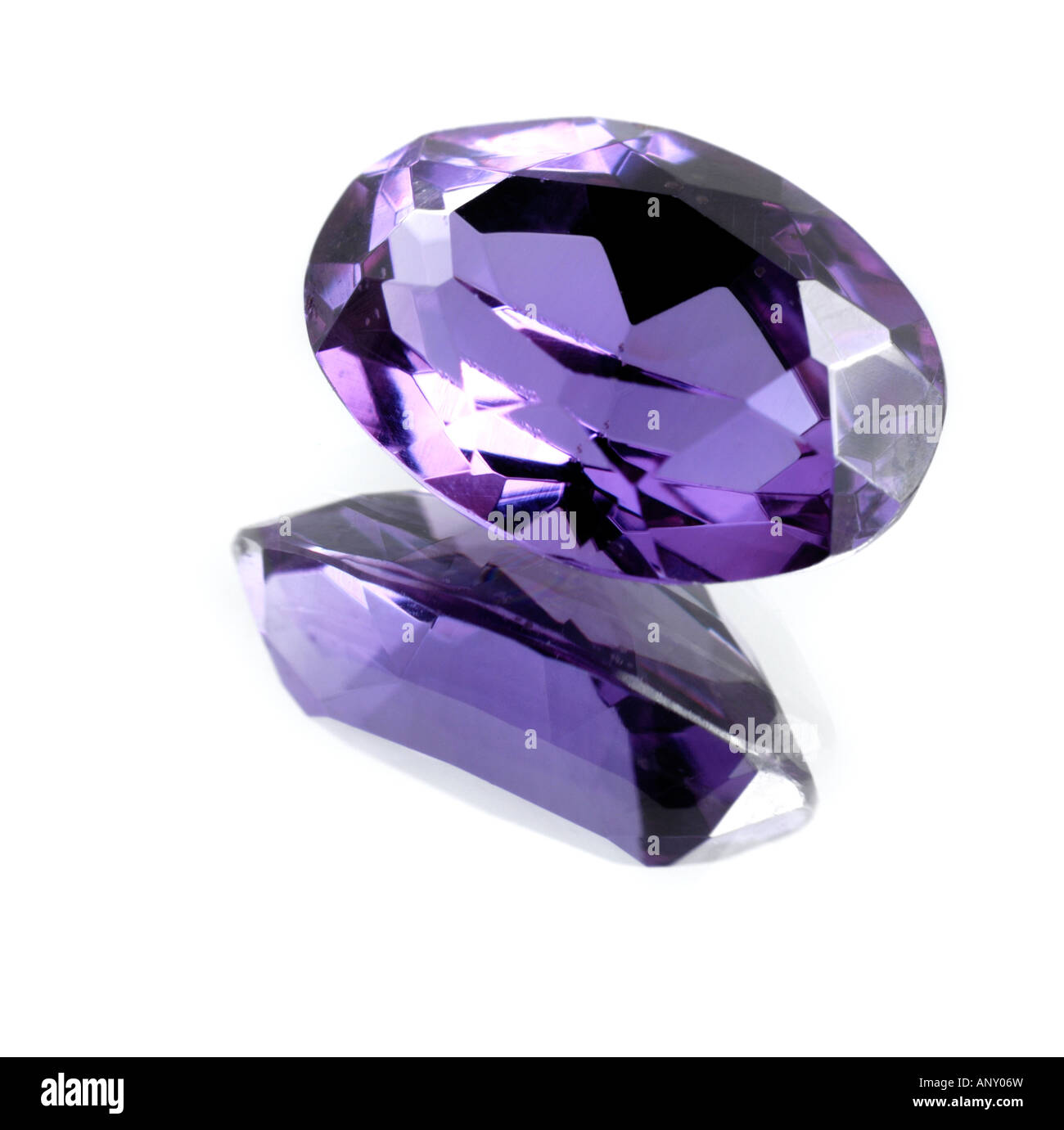 L'alessandrite viola pietra preziosa Foto stock - Alamy