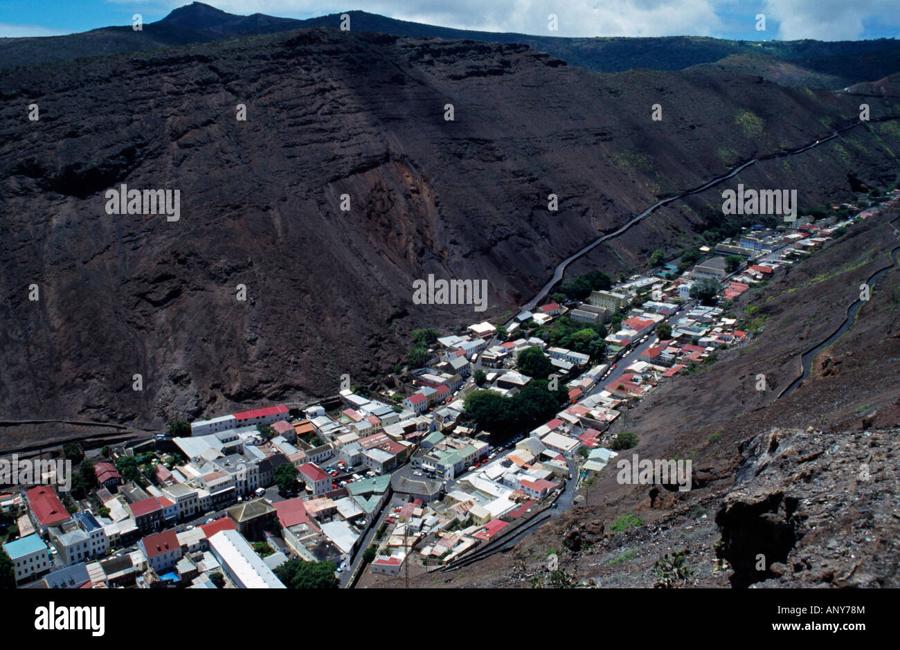 Saint Helena, Jamestown. Vista dell'isola della piccola capitale dal colle della scaletta. Foto Stock
