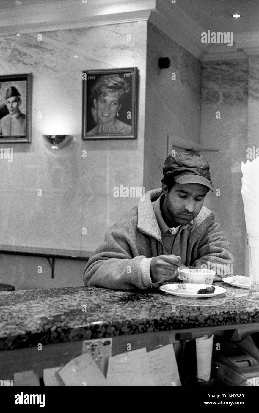 Il centro Dolce, un musulmano cafe. Manningham, Bradford, Yorkshire, Regno Unito Foto Stock