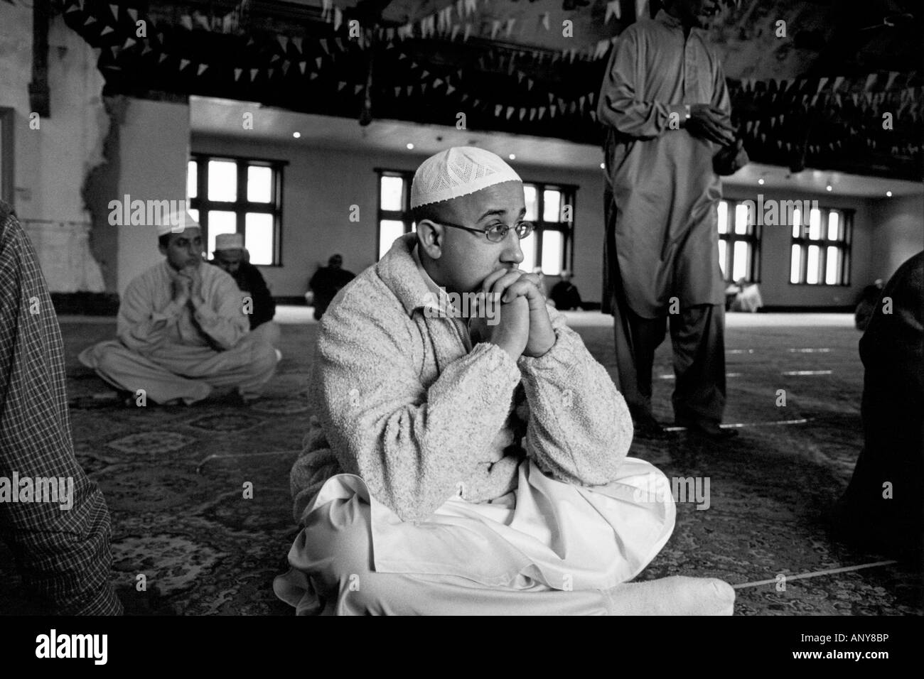 Preghiere al Victor Street moschea, Manningham, Bradford, Yorkshire, Regno Unito Foto Stock