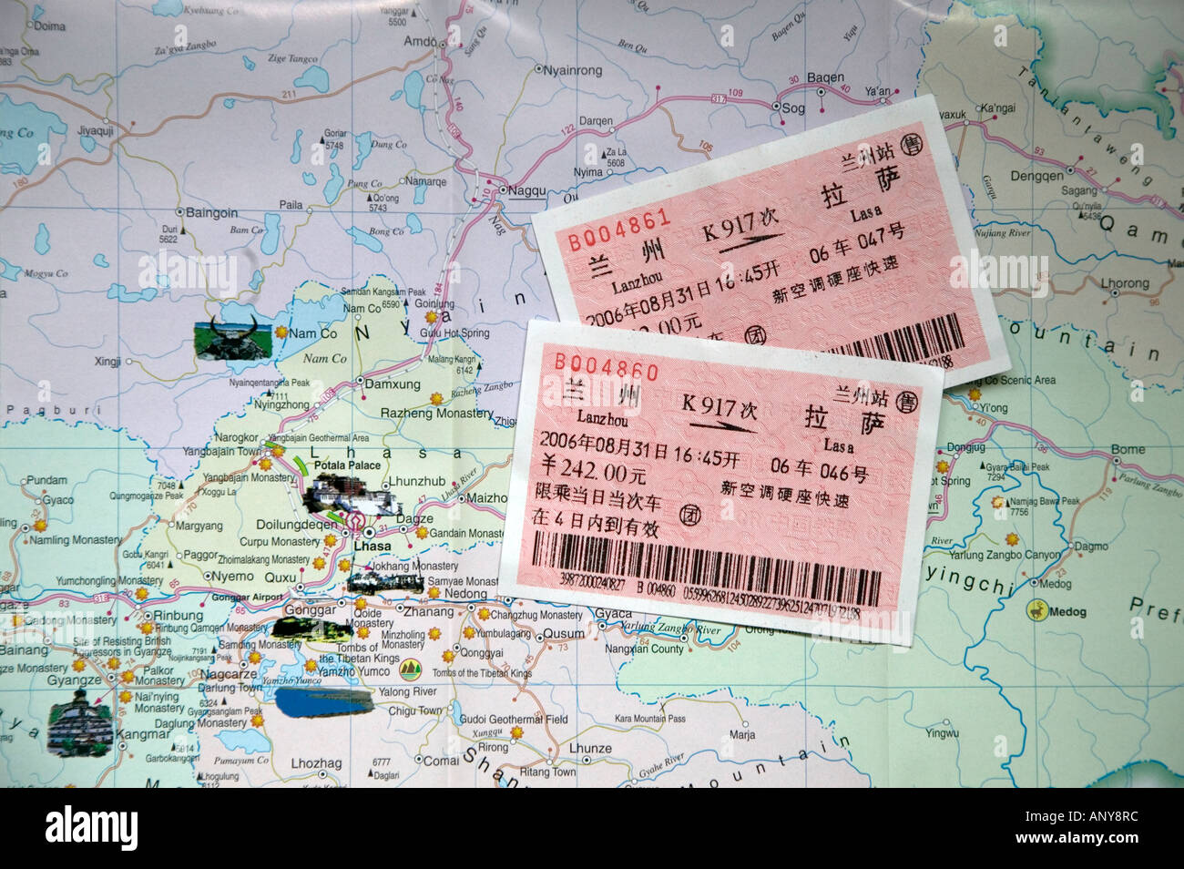 Biglietti e mappa per Tangula Express / Sky Train, da Golmud, Provincia di Qinghai, Cina, a Lhasa, in Tibet. Foto Stock