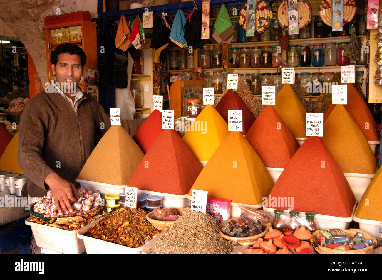 Marocchino Venditore di spezie Foto Stock