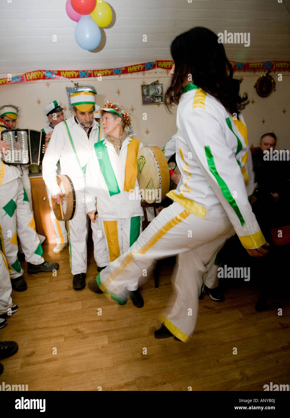 Membri del tradizionale Natale Wren Boys Parade, County Limerick, Irlanda Foto Stock