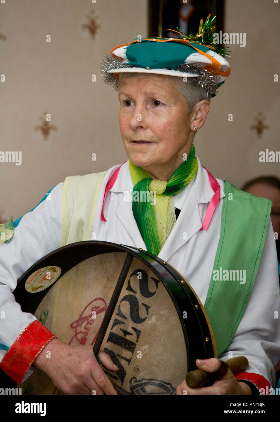 Membro della tradizionale Natale Wren Boys Parade, County Limerick, Irlanda Foto Stock