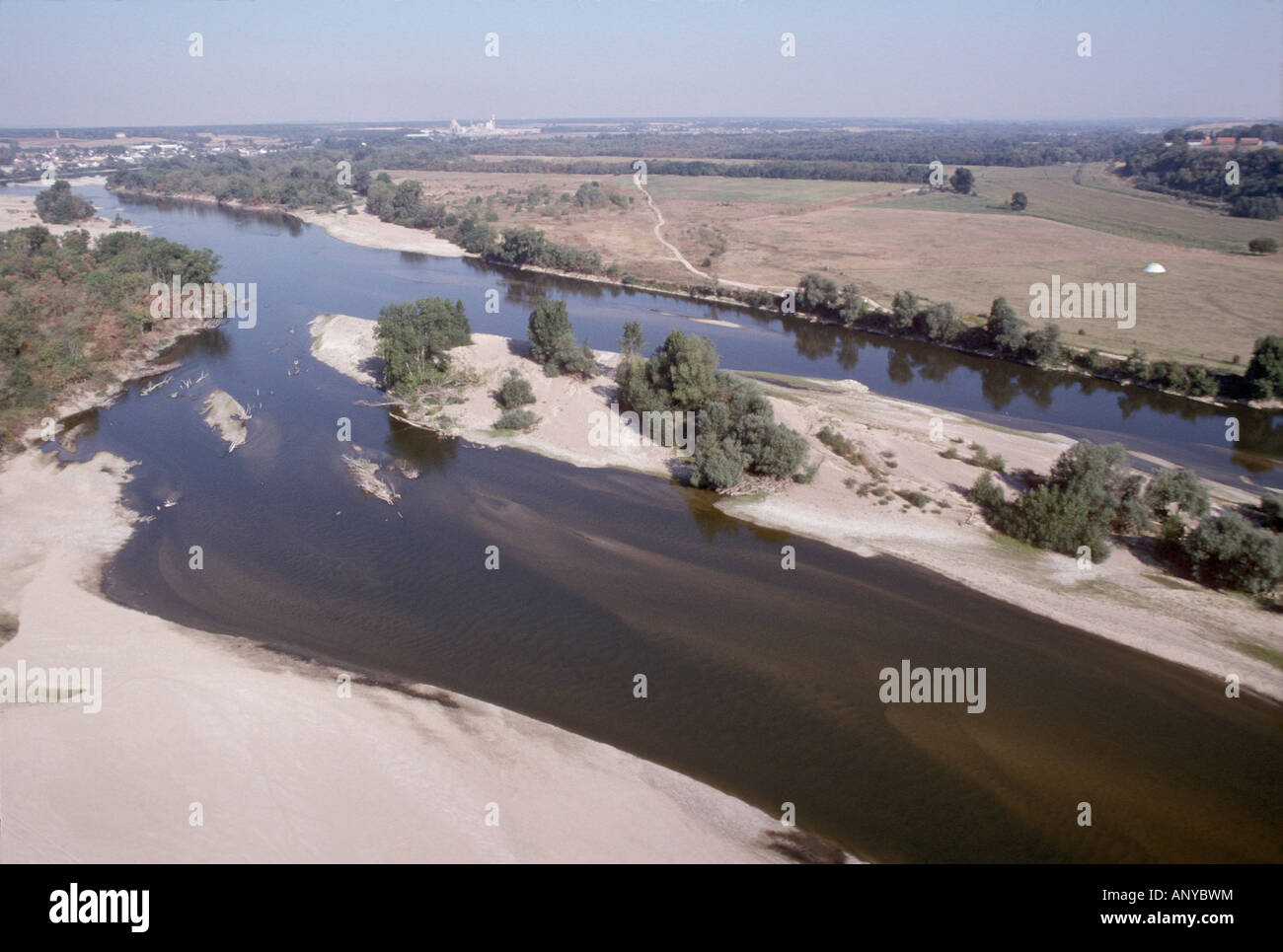 Vista aerea ,aerien,aereo,vue aerienne, la loire iles et banc de sables germiny sur Loire nievre francia Foto Stock