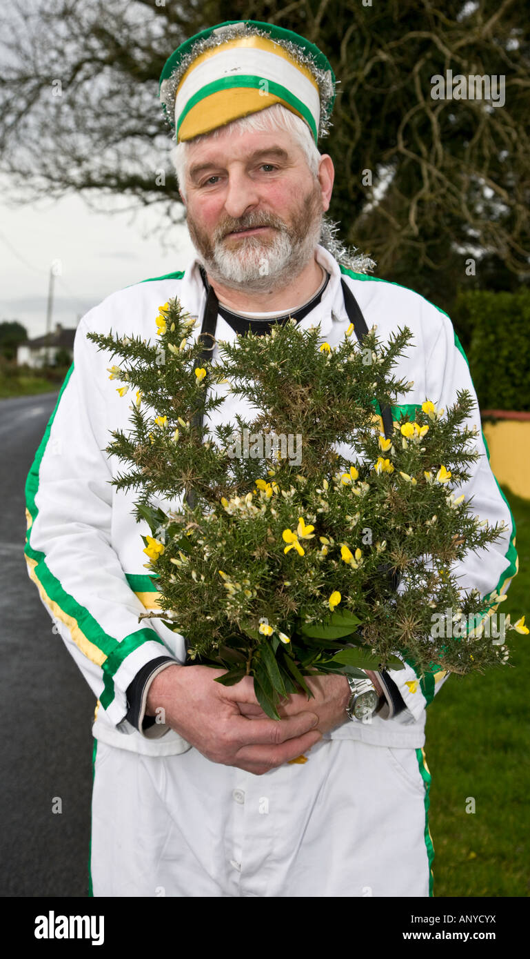 Un membro della tradizionale Natale Wren Boys Parade, County Limerick, Irlanda Foto Stock