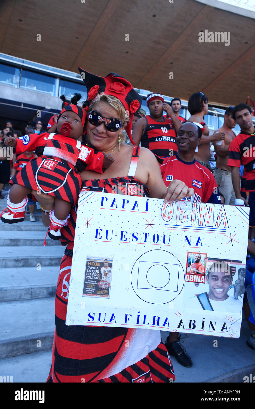 Il Flamengo ventola alla finale del soccer rio stato campionato 2007 tra il Flamengo e il Botafogo nello stadio Maracanà a Rio de Janeiro in Brasile Foto Stock
