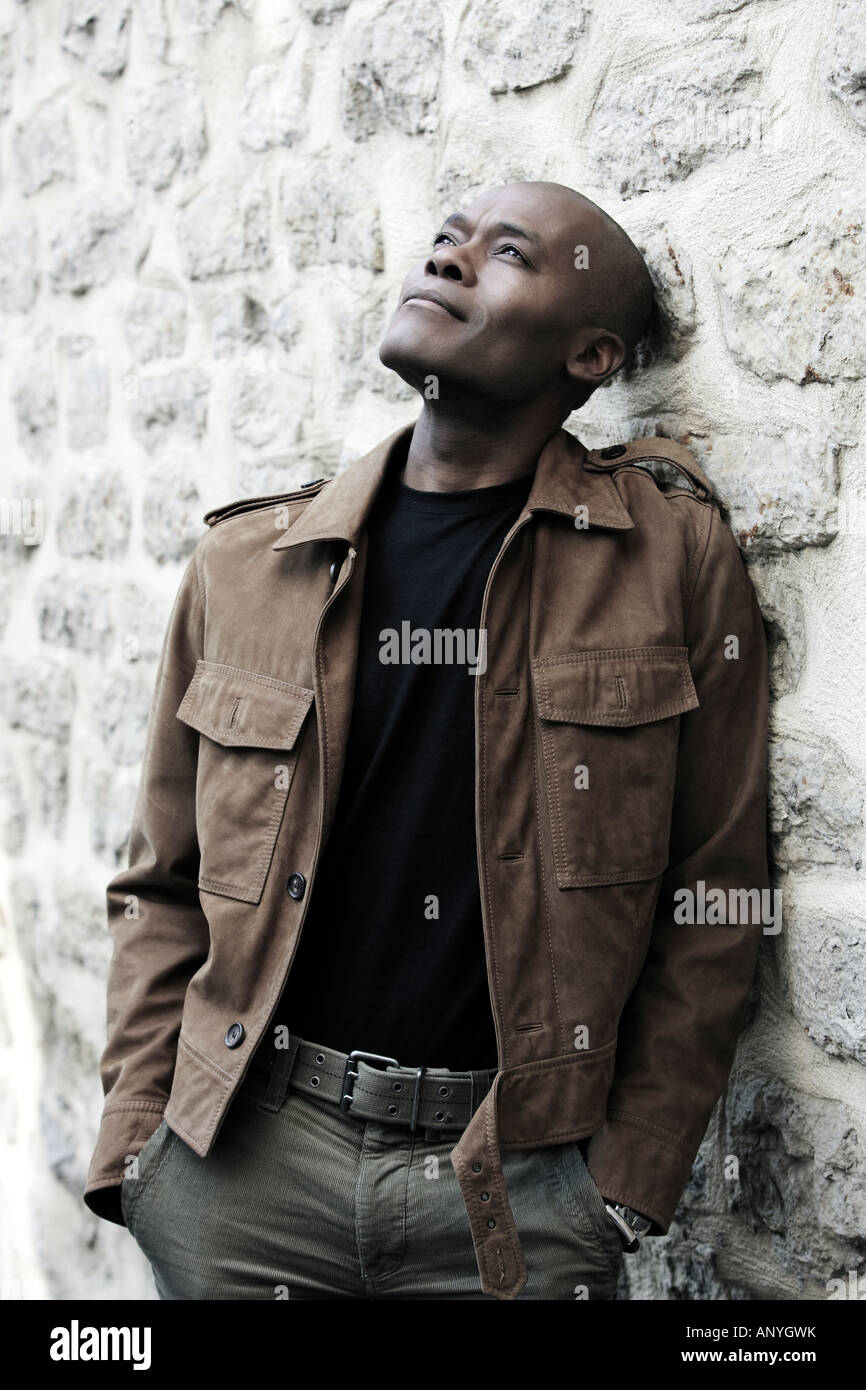 Studio shot ritratto di un sorridente quaranta bello uomo afro-americana Foto Stock