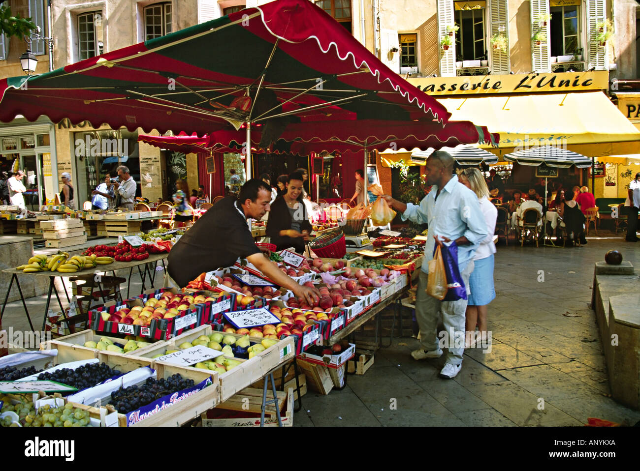 Francia, Aix en Provence, luogo di mercato Richelmi accanto a La Place de la Maire Foto Stock