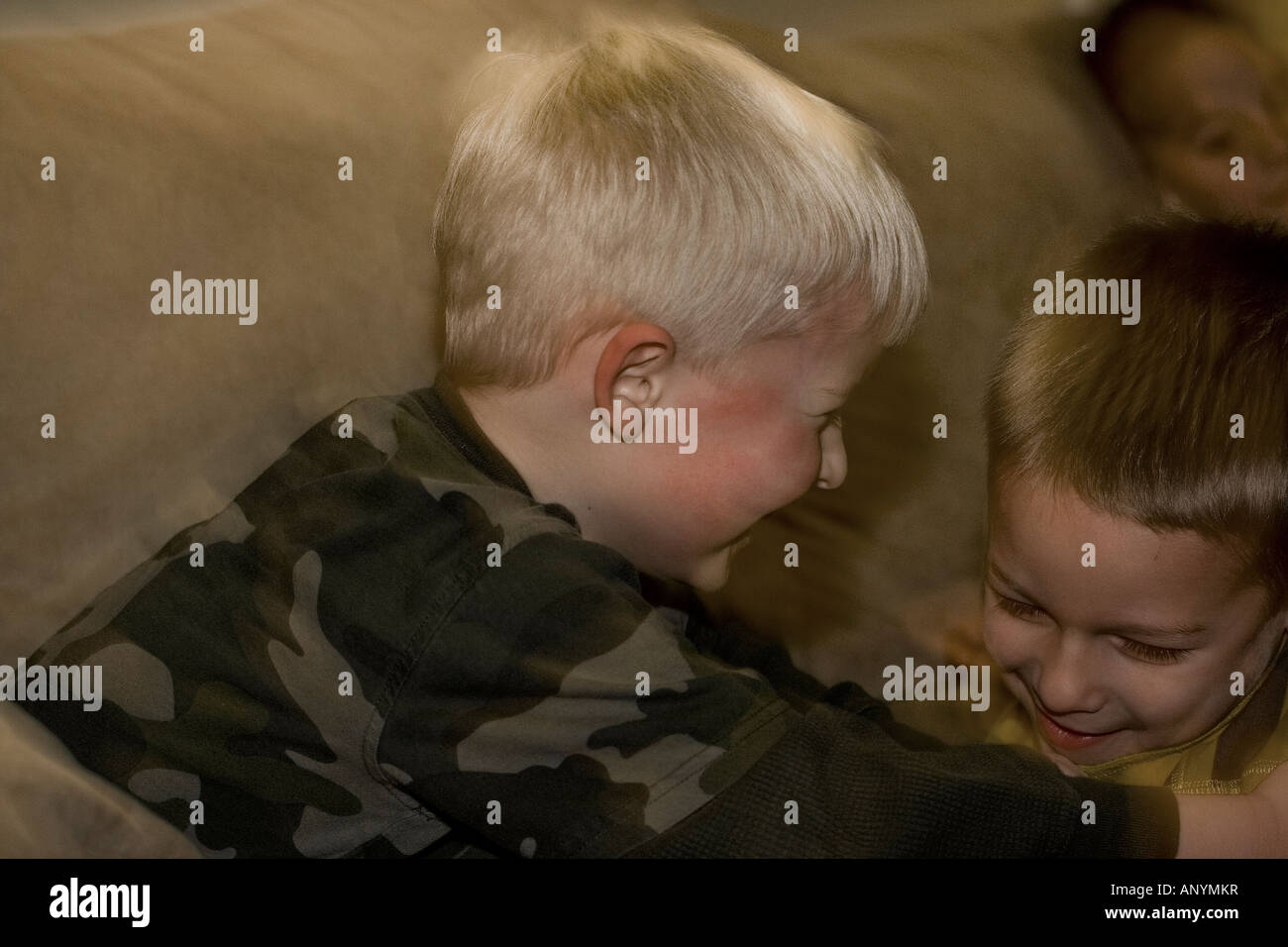 Bambini a giocare Foto Stock