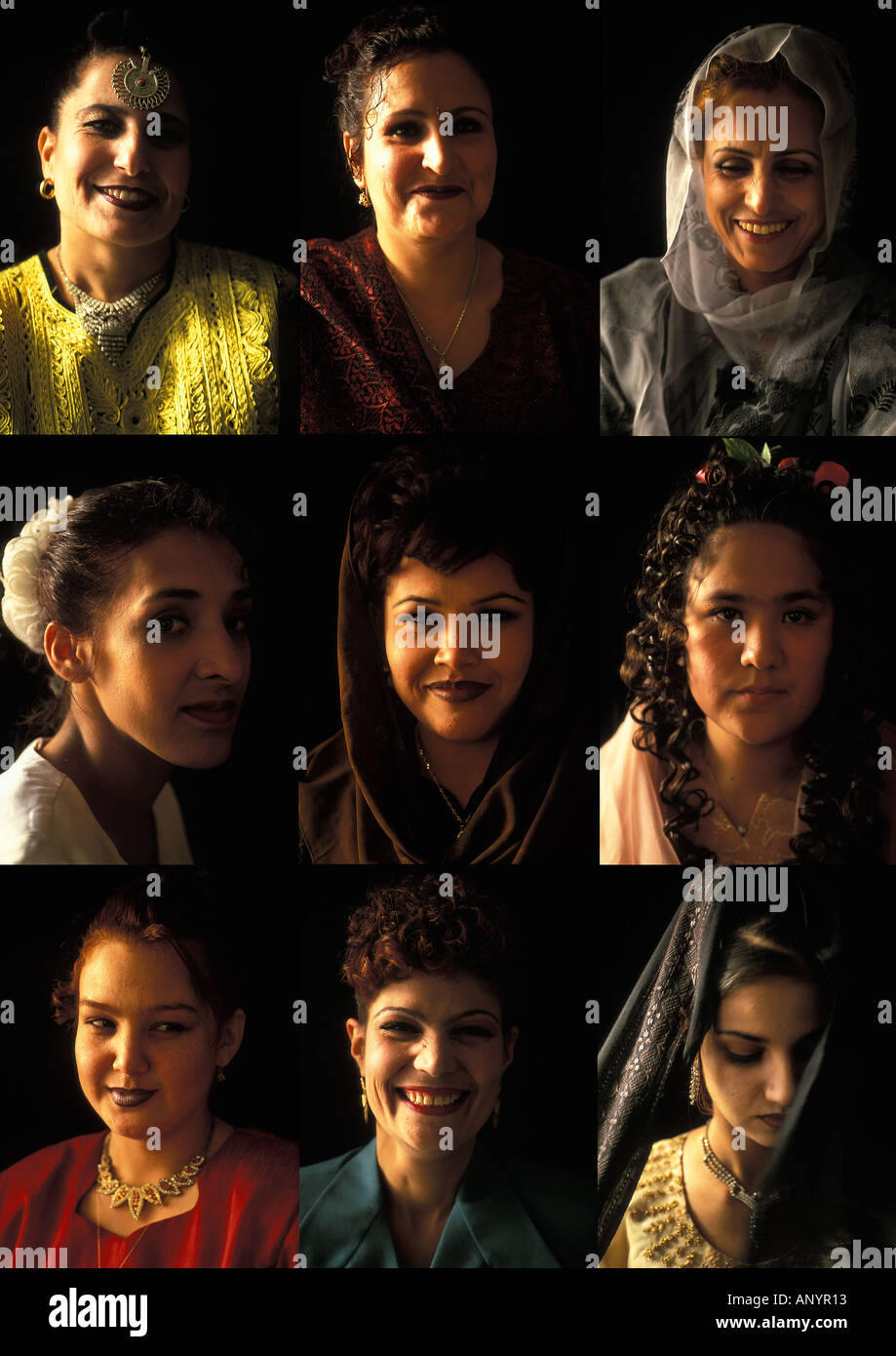 I ritratti del primo gruppo di donne che si è laureato da Kabul Scuola di bellezza Foto Stock