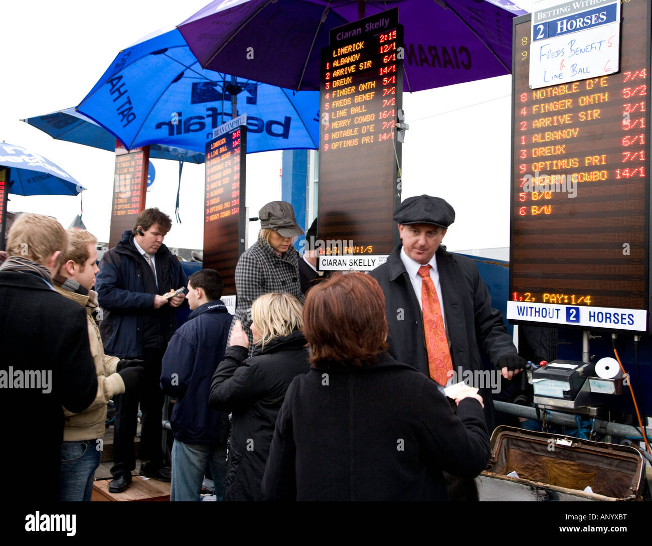 Bookmakers a Limerick Race Course, Irlanda Foto Stock