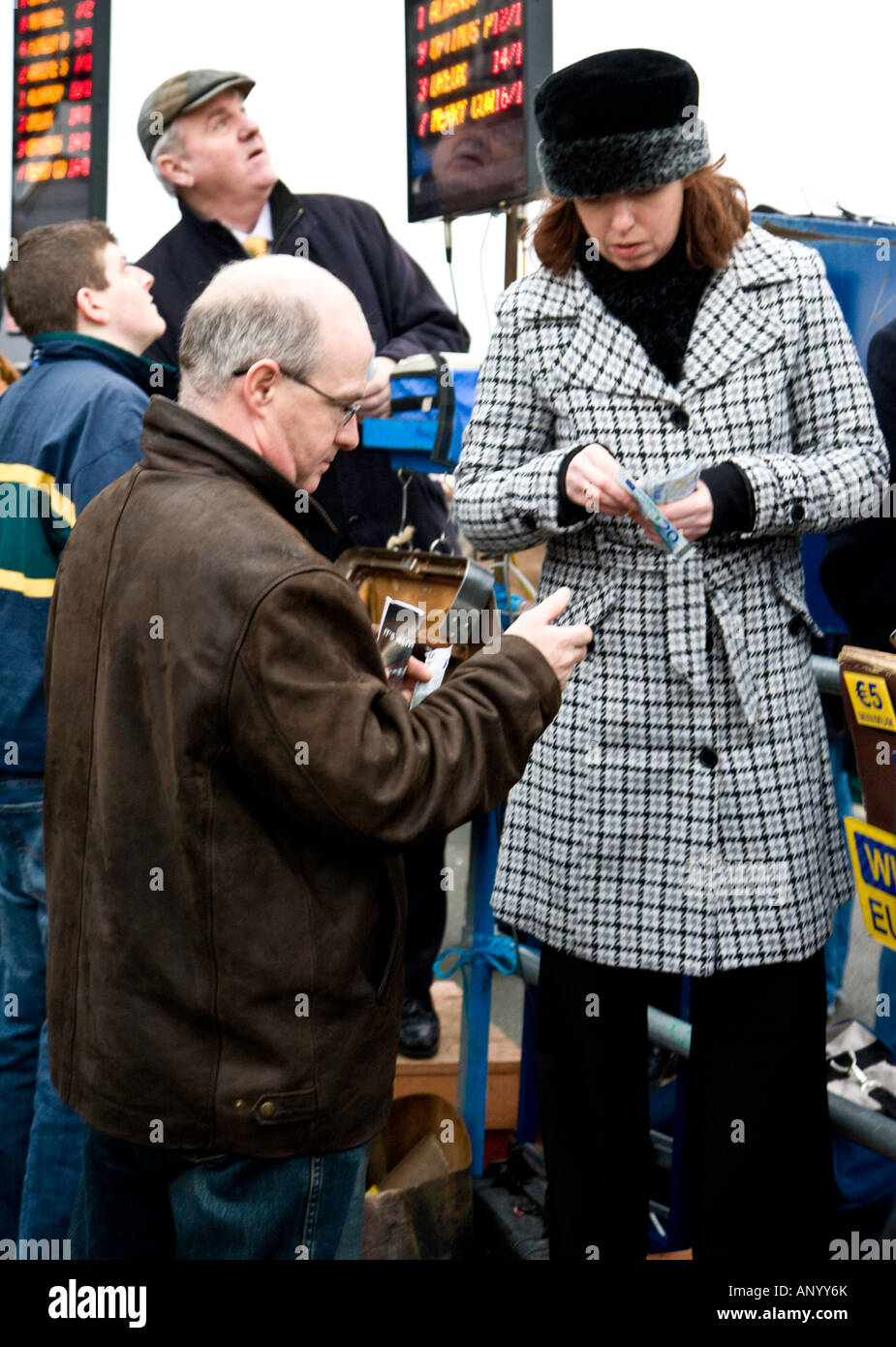 Bookmaker a Limerick Race Course, Irlanda Foto Stock