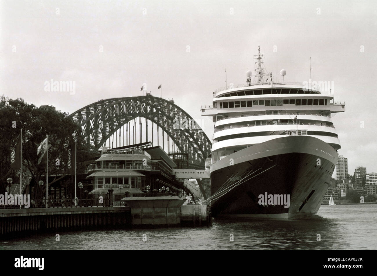 La nave di crociera, il Ponte del Porto di Sydney, Nuovo Galles del Sud, NSW, Australia Foto Stock