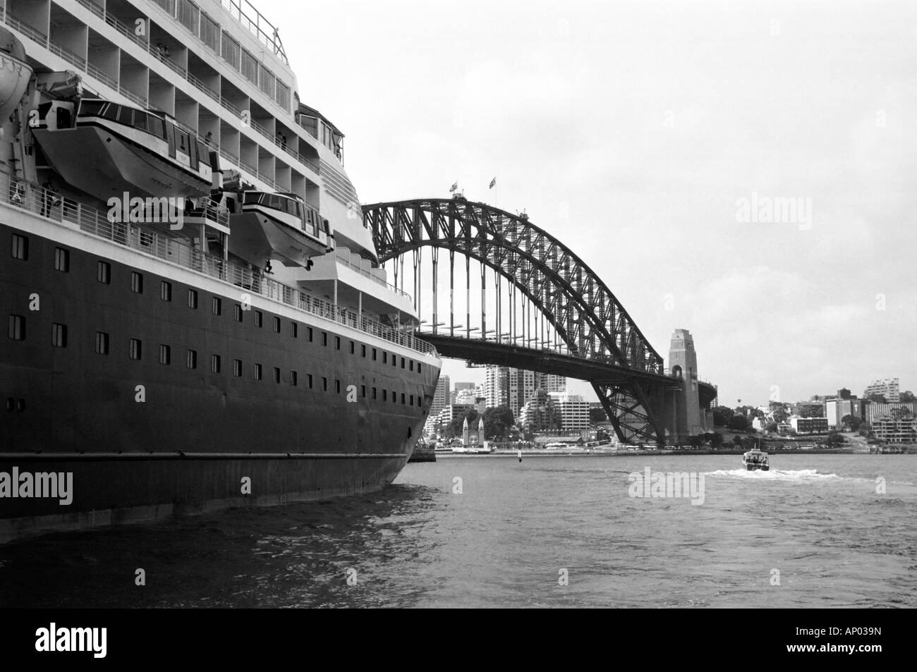 La nave di crociera, il Ponte del Porto di Sydney, Nuovo Galles del Sud, NSW, Australia Foto Stock