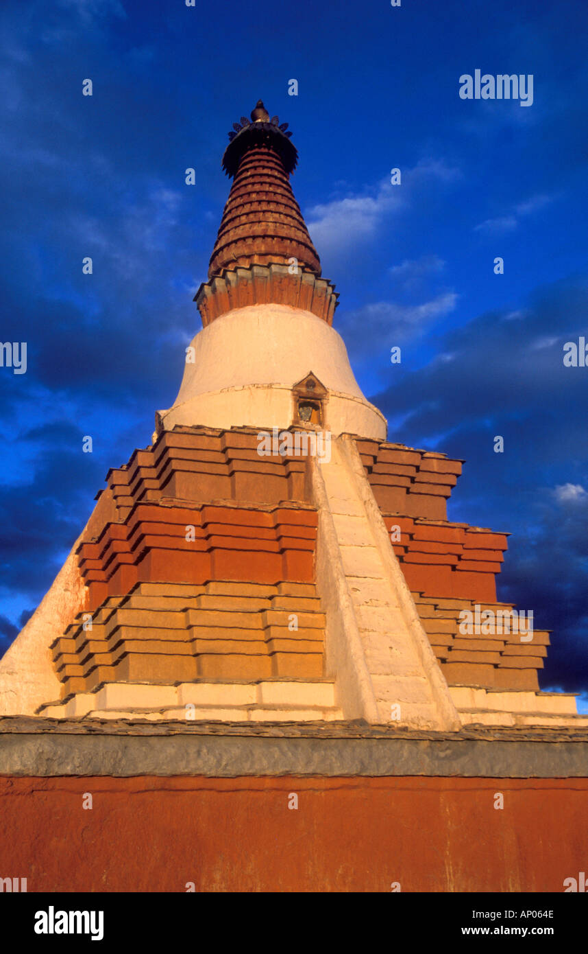 THOLING con il suo stile indiano xi secolo CHORTEN costruito da RINCHEN ZONGPO GUGE REGNO DEL TIBET Foto Stock