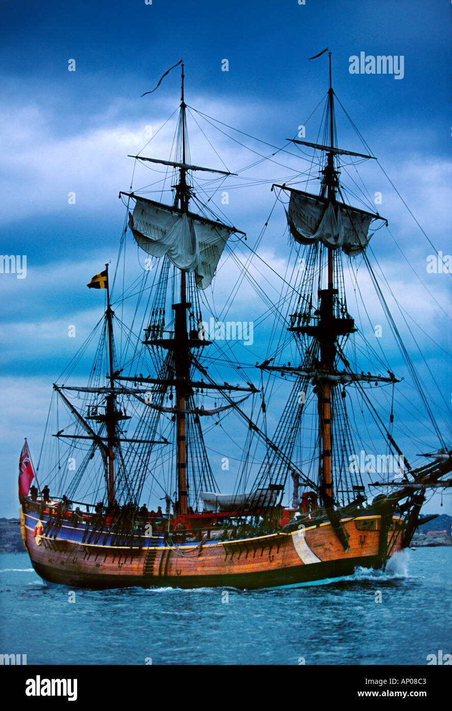 La replica del famoso James Cook s barca lasciando Göteborg porto s Svezia Foto Stock