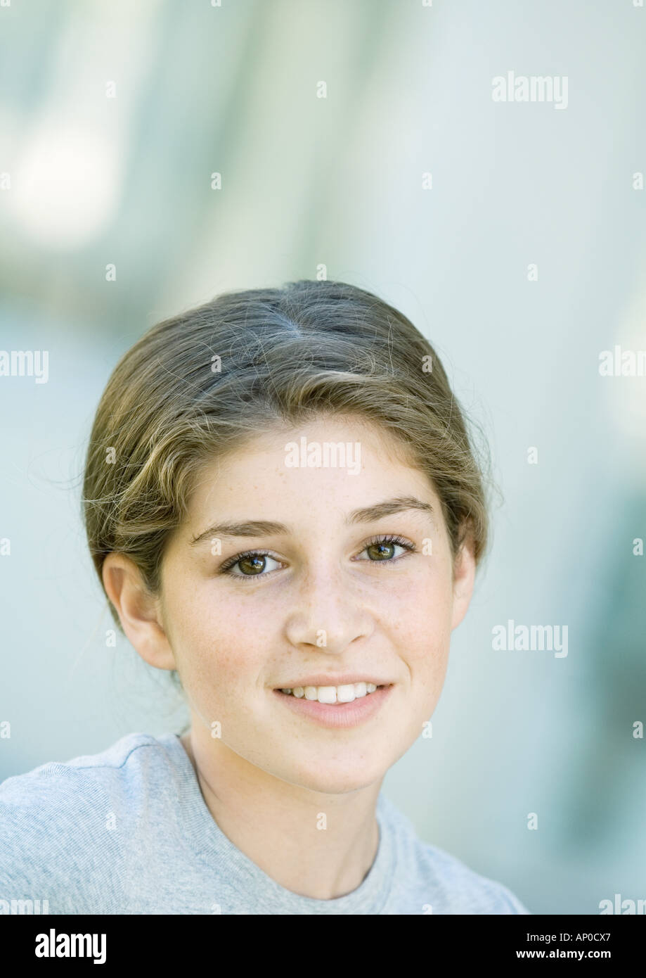 Preteen ragazza sorridente Foto Stock