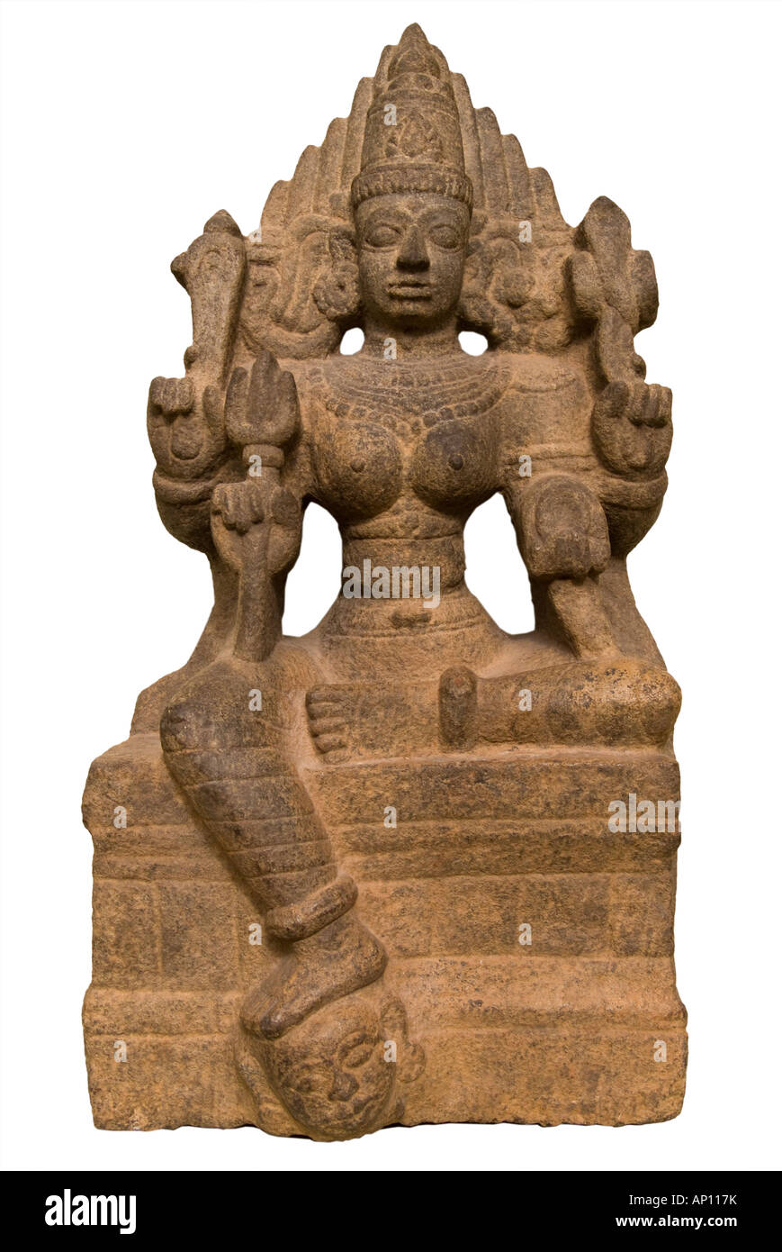 Granito mahakali India del sud tardo stile vijayanagar 17 secolo d.c. godess feroce associato con la morte seduto con piede sulla testa o Foto Stock