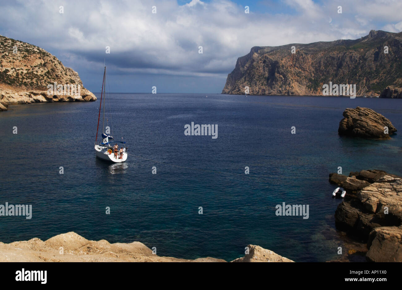 Jeanneau 36ft yacht ancorati fino a Bay off Maiorca Foto Stock