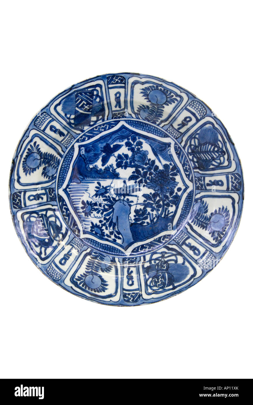 Dinastia Qing underglazed porcellana blu piastra ceramica cinese pinyin Qīng cháo Wade-Giles Ch'ing ch'ao mancesi Daicing gurun Mon Foto Stock