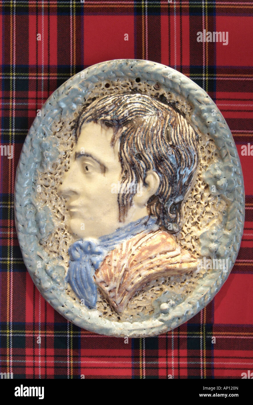 Robbie burns ceramica profilo della placca di tartan Robert 1759 1796 Rabbie Scozia figlio prediletto Plowman poeta Scozzese di Bard Foto Stock
