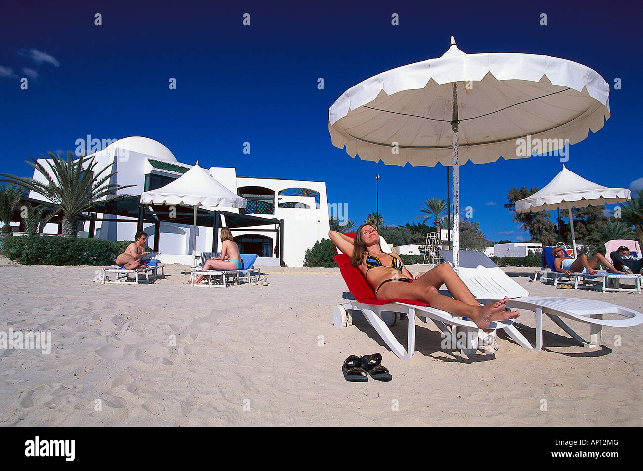 La gente sulla spiaggia, Club Med., La Douce, Djerba, Tunisia, Africa Foto Stock