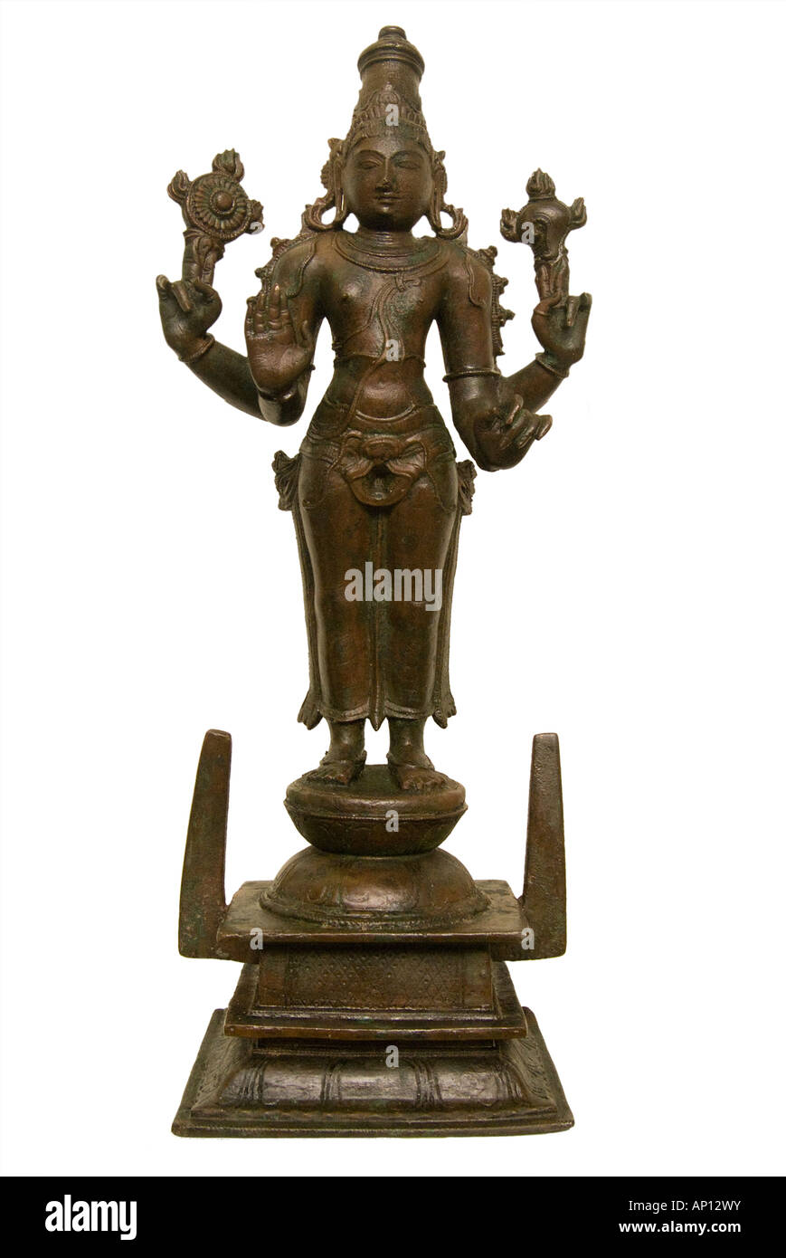Vishnu bronzo pongono formale sud bianco india periodo vijinayagar tanjore 14 15 secolo mano superiore tenere gli emblemi della ruota e conch Foto Stock
