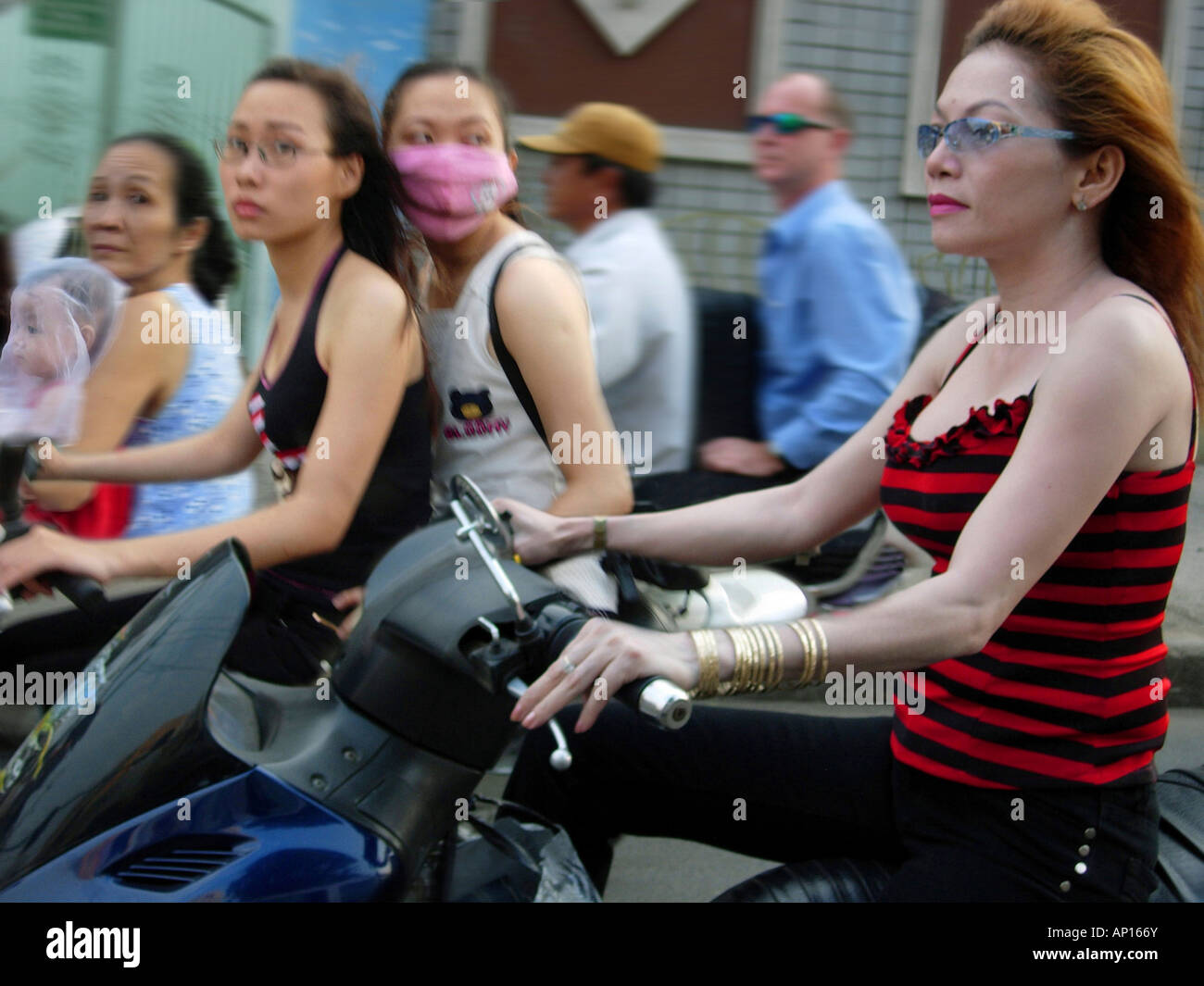 Il traffico in Saigon Ho Chi Minh City, Vietnam, Indocina, Asia Foto Stock