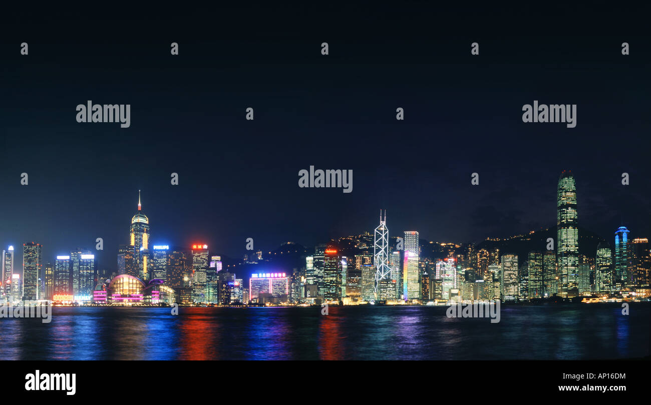 Hongkong panorama sullo skyline di notte, Hong Kong, Cina Foto Stock