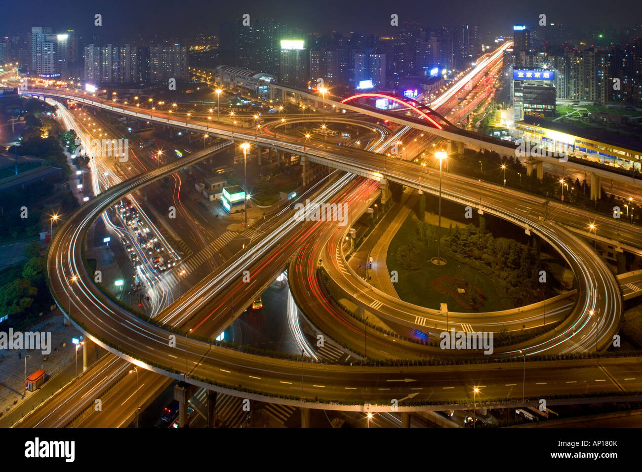 Autostrada sopraelevata sistema, Ponte di Nanpu interscambio, Shanghai Foto Stock
