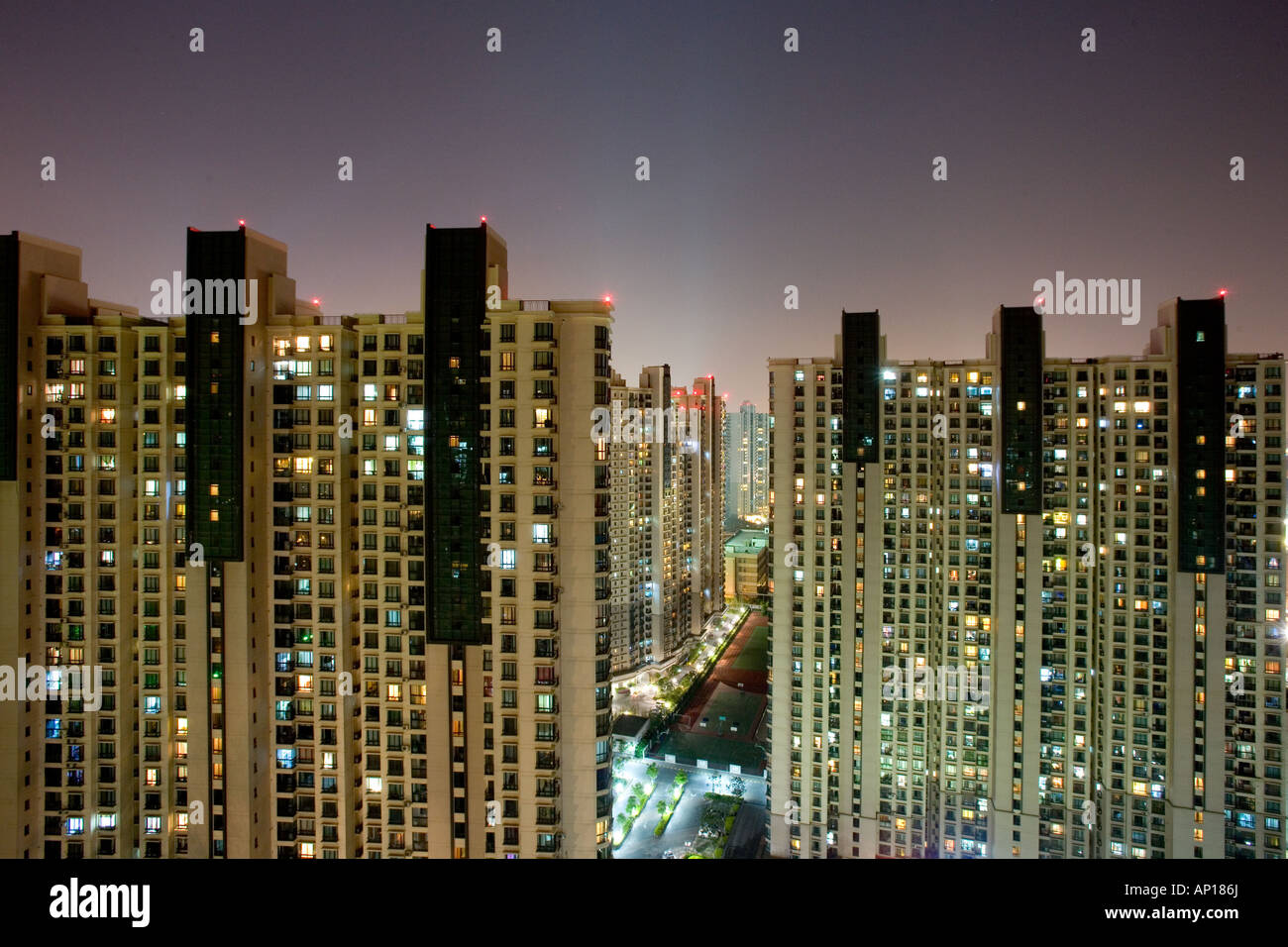 Appartamento torri, vivendo in Shanghai, highrise appartamenti vicino a Souzhou Creek, Hochhaussiedlung, Satellitenstadt, Lichtermeer, F Foto Stock