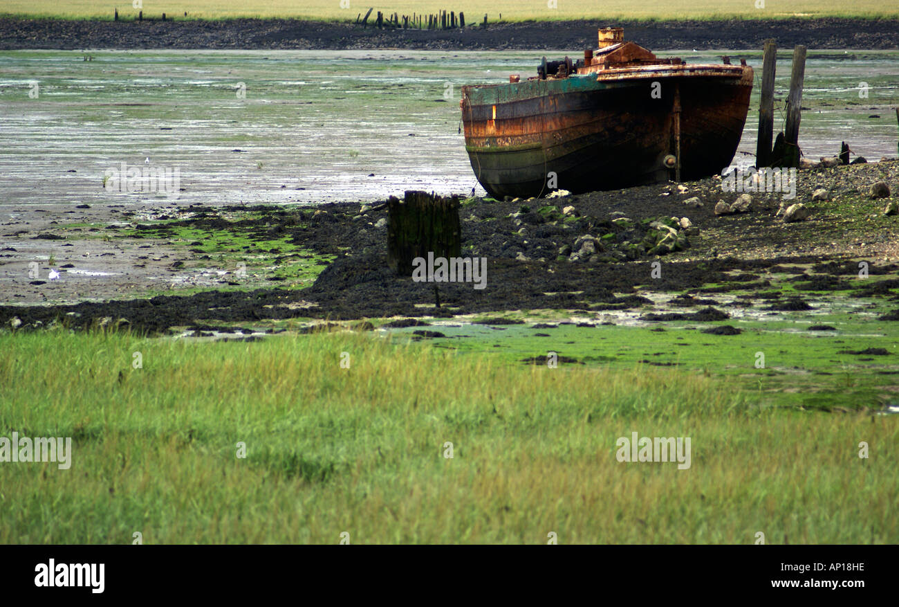 Perso nave navi abbandonate sul Medway Foto Stock