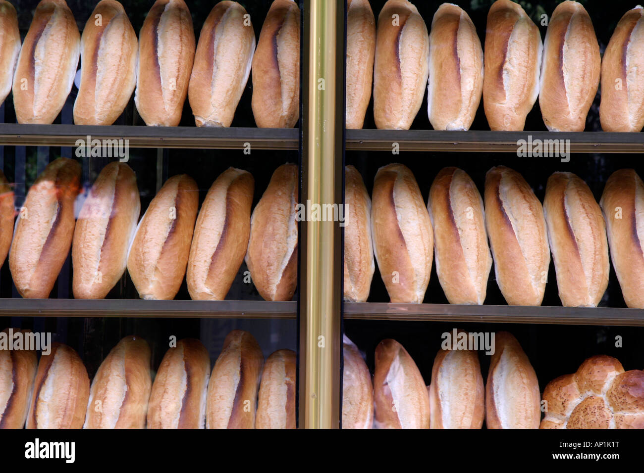 Pane sul display nel panificio Foto Stock