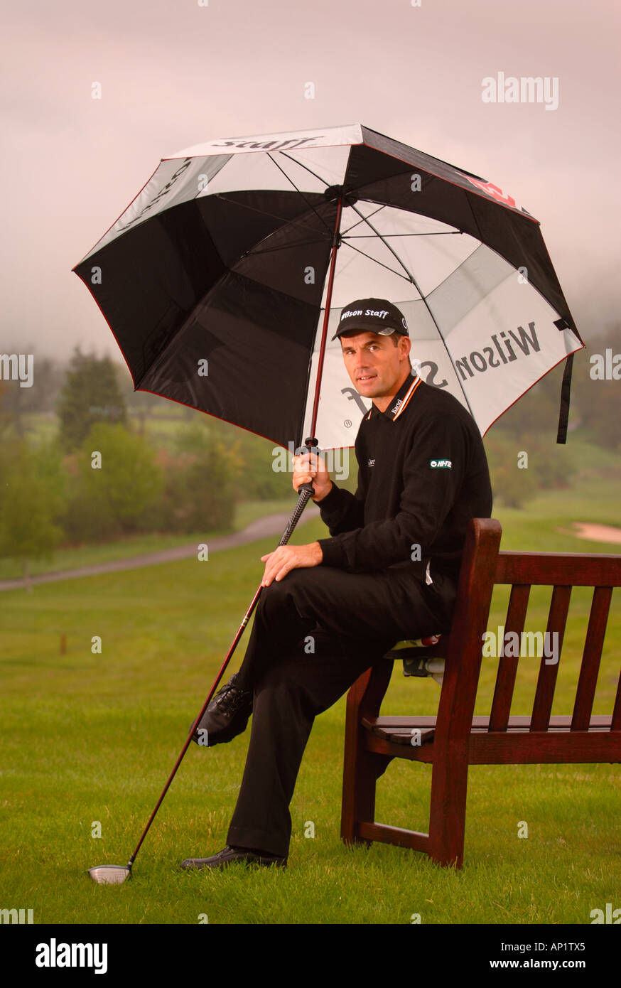 Il golfista Padraig Harrington sul DRIVING RANGE al Celtic Manor Resort di Newport South Wales Maggio 2006 Foto Stock