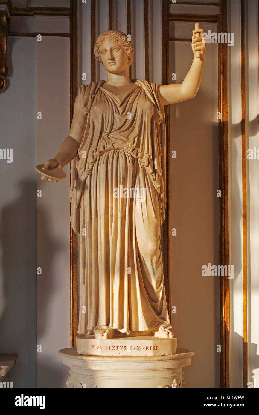 Statua di Demetra restaurata come Hera, Museo Capitolino, Musei Capitolini di Roma, Italia Foto Stock