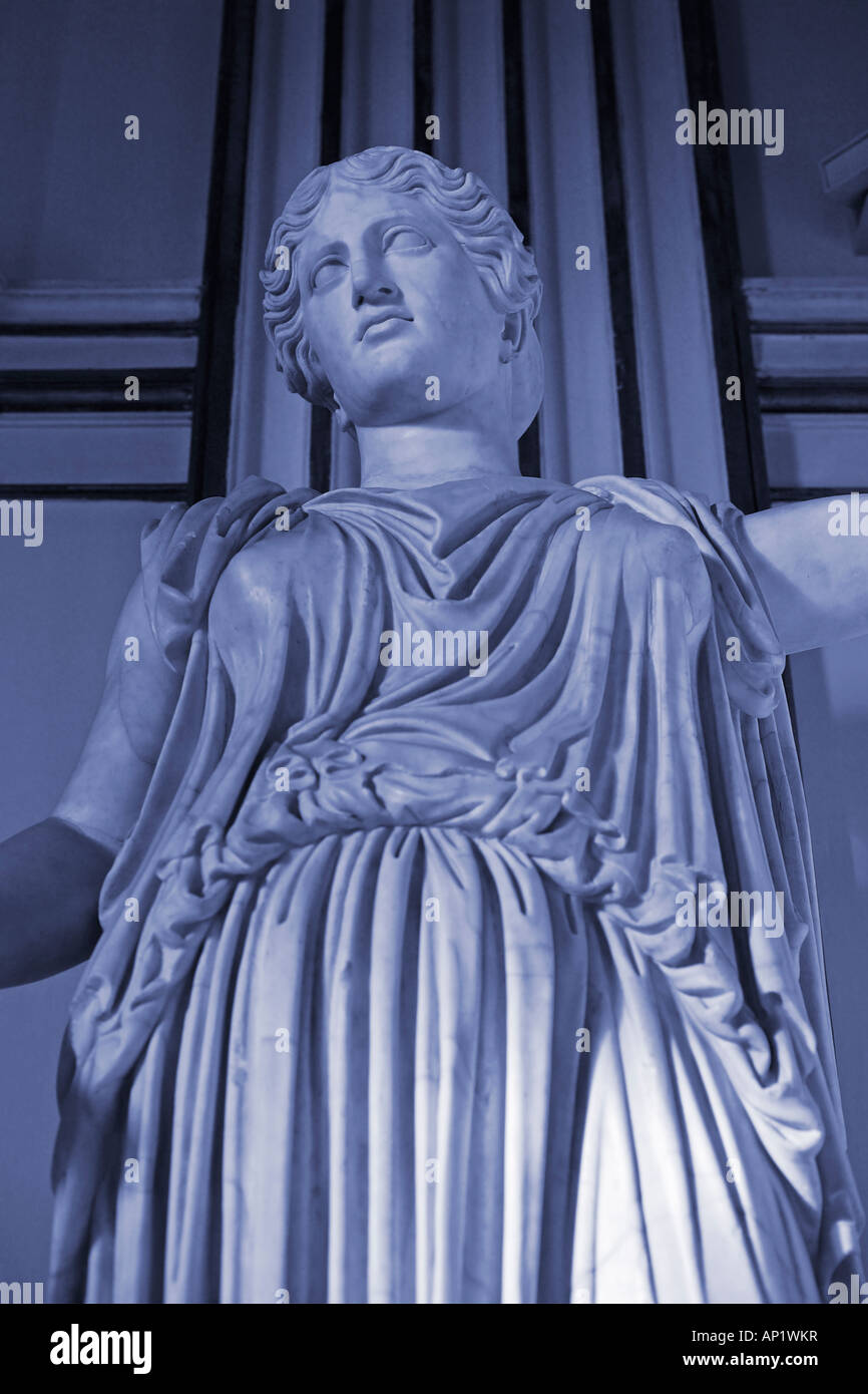 Statua di Demetra restaurata come Hera, Museo Capitolino, Musei Capitolini di Roma, Italia Foto Stock