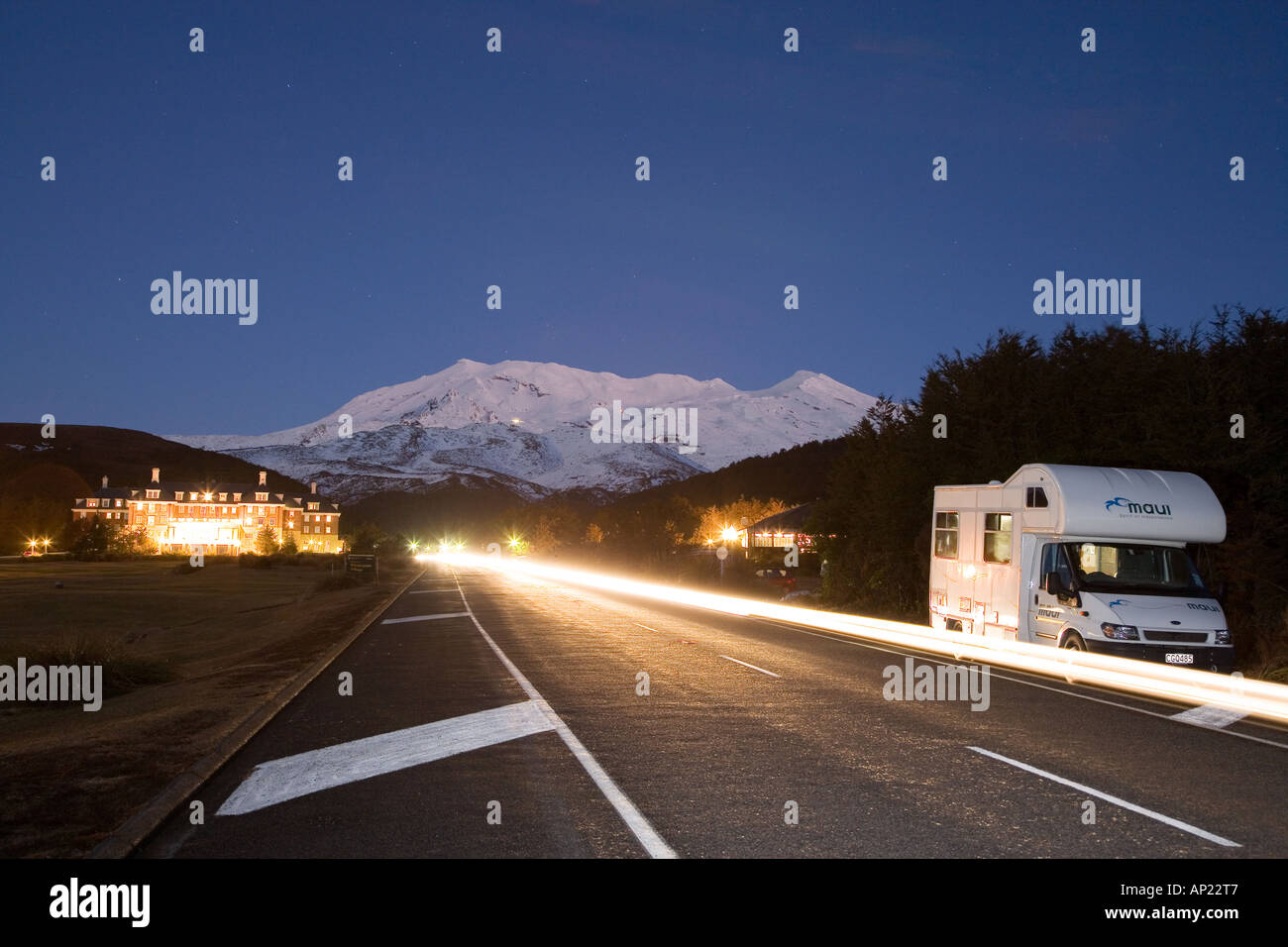 Grand Chateau e caravan Mt Ruapehu al crepuscolo Altopiano Centrale Isola del nord della Nuova Zelanda Foto Stock