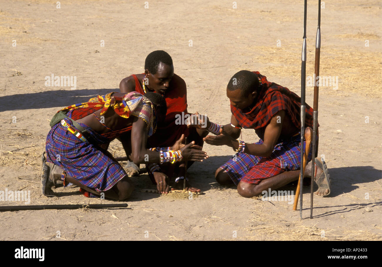 Maasai uomini messa a fuoco Foto Stock