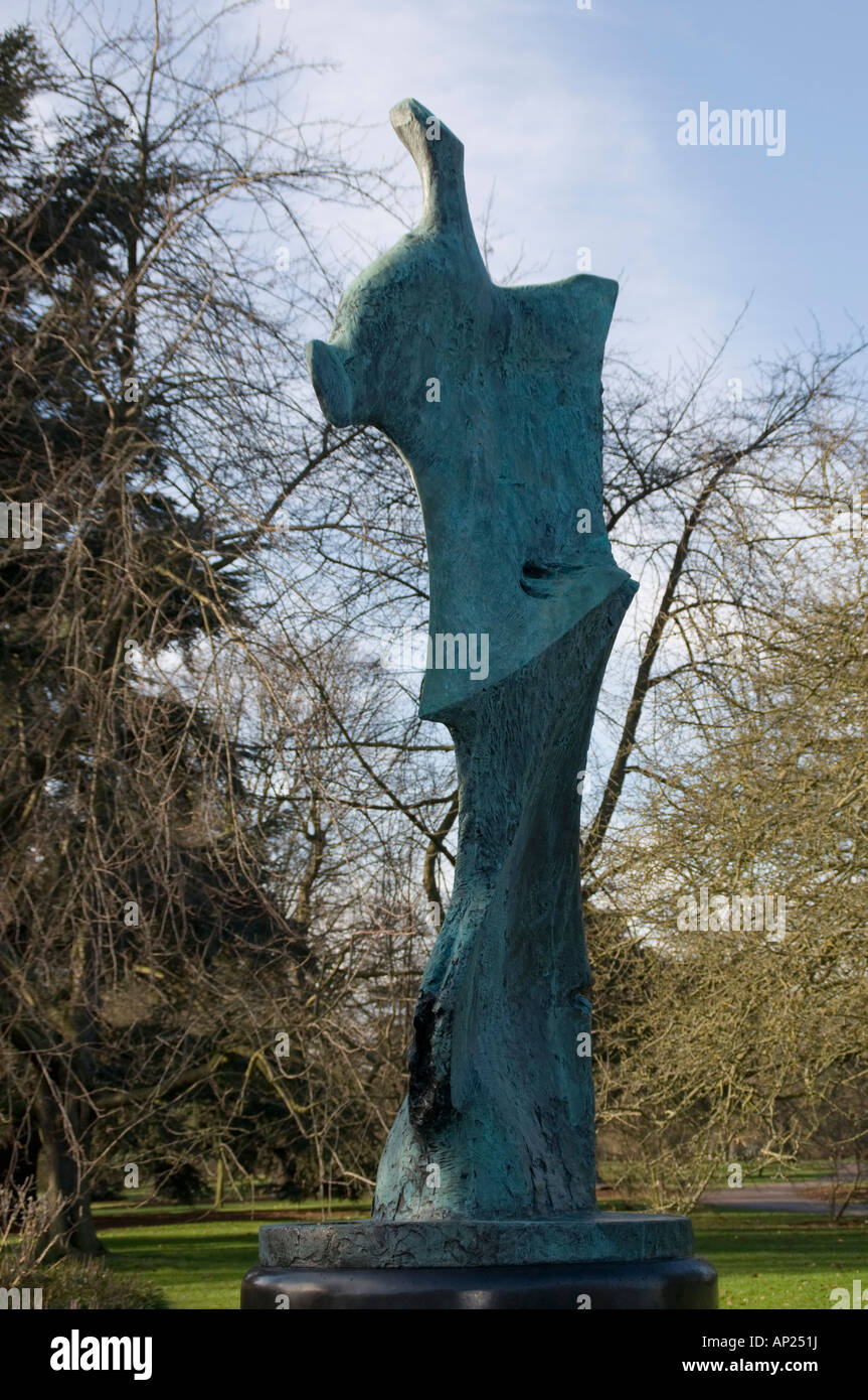 Henry Moore a Kew, grande figura permanente del bordo della lama 1976 Foto Stock