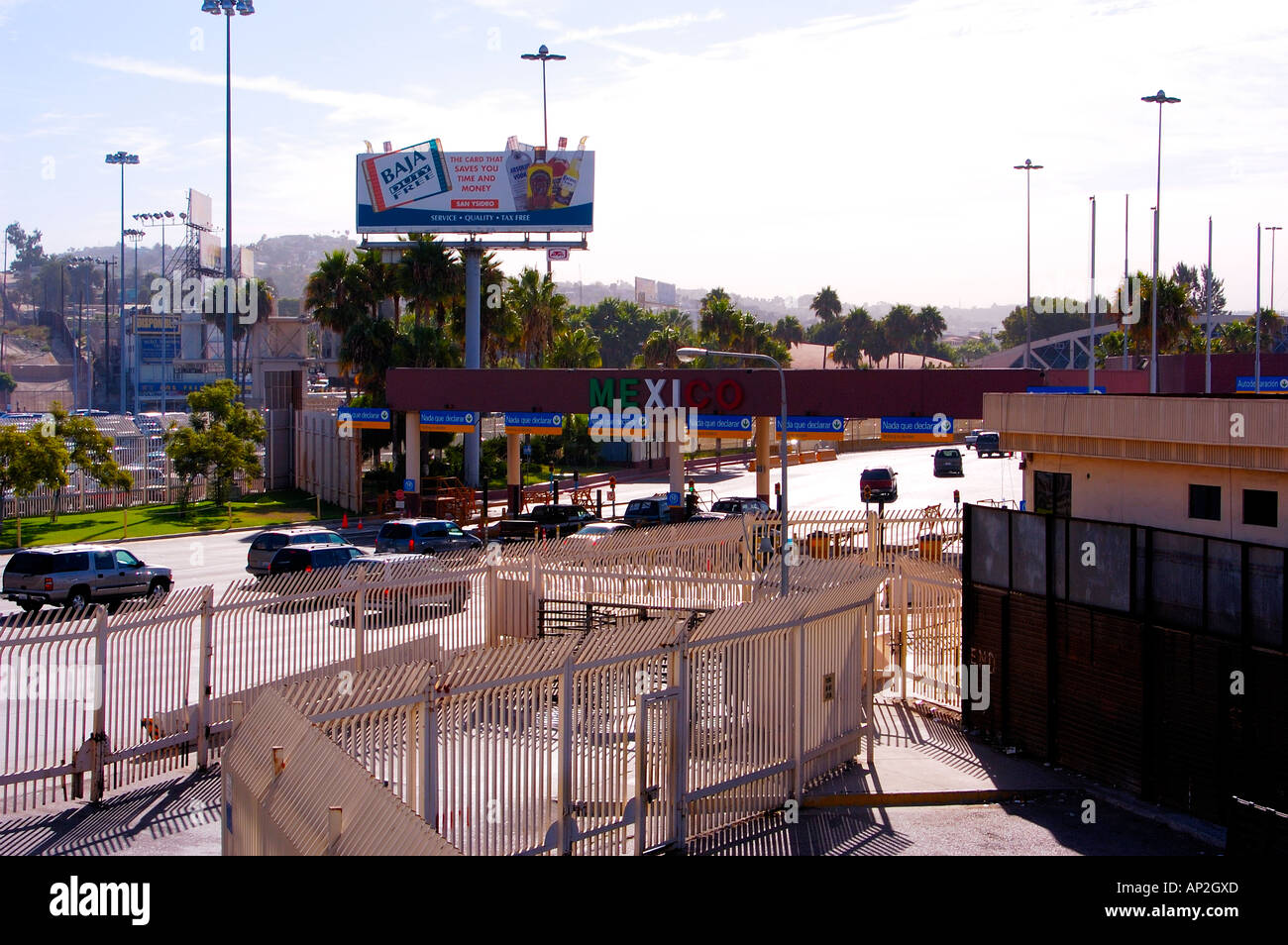 Il porto messicano di entrata si trova tra San Diego in California negli Stati Uniti e in Tijuana Baja California Messico guardando verso sud in Foto Stock