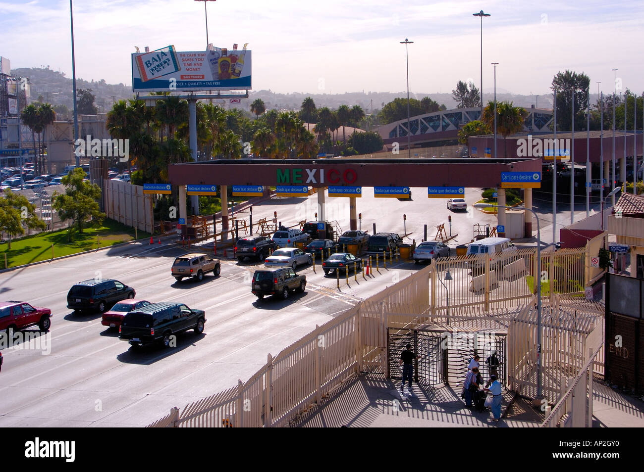 Il porto messicano di entrata si trova tra San Diego in California negli Stati Uniti e in Tijuana Baja California Messico guardando verso sud in Foto Stock