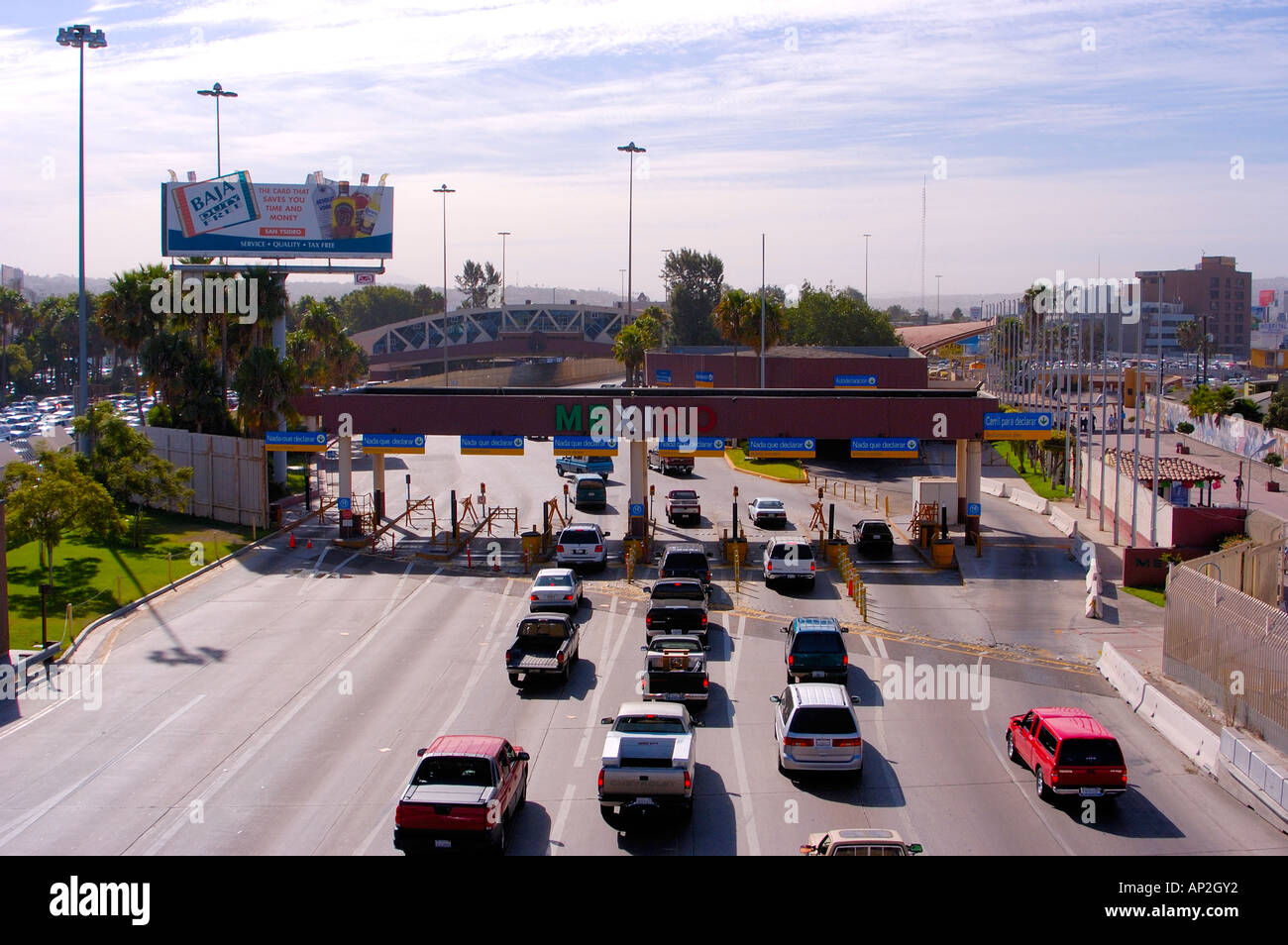 Il porto messicano di entrata si trova tra San Diego in California negli Stati Uniti e in Tijuana Baja California Messico guardando verso sud in Foto Stock