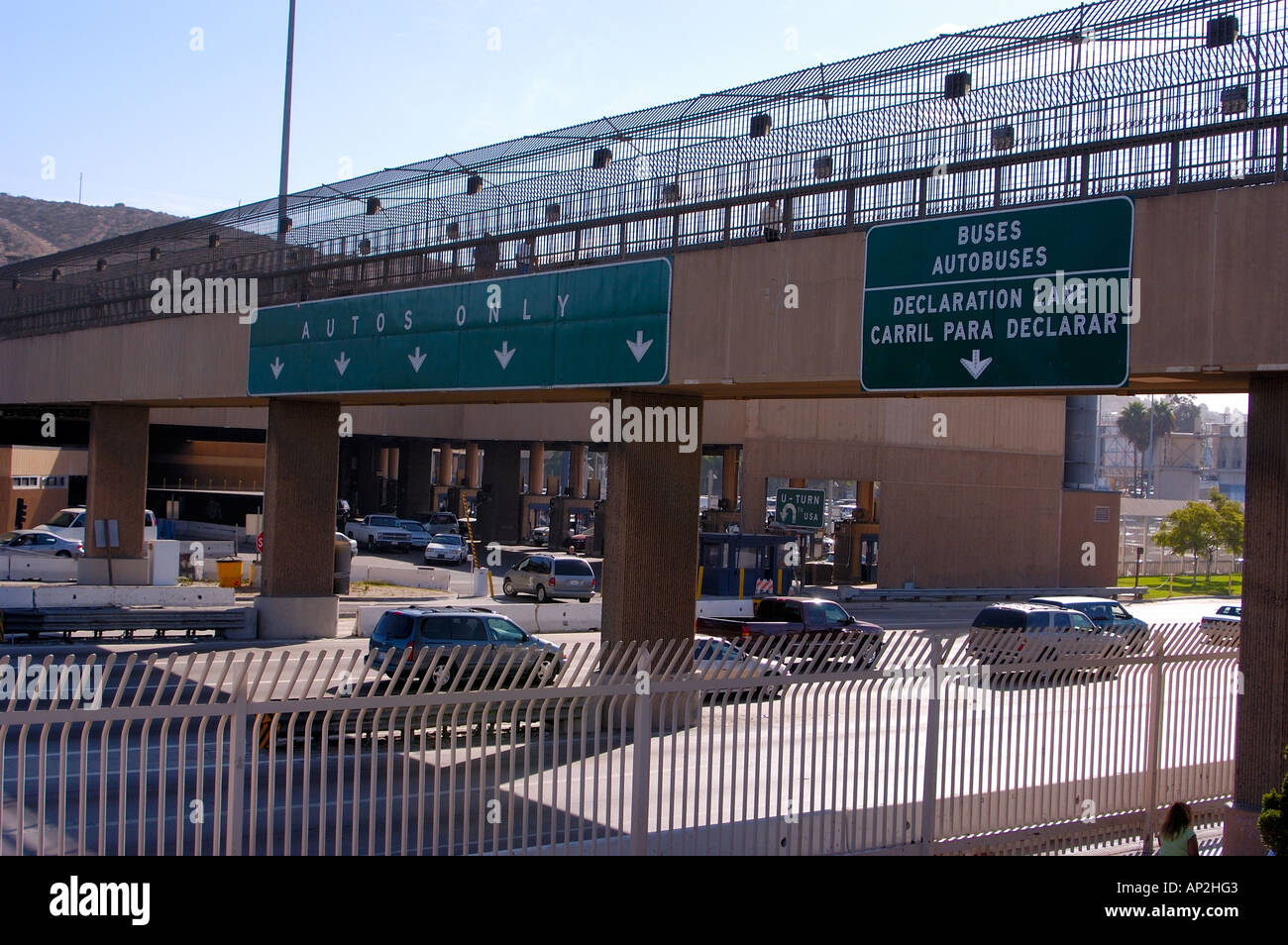 Il San Ysidro stazione di confine tra San Diego, California, Stati Uniti d'America e Tijuana, Baja California, Messico Foto Stock