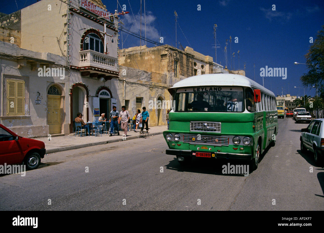 British Leyland bus sulla strada Valletta Malta Europa Foto Stock