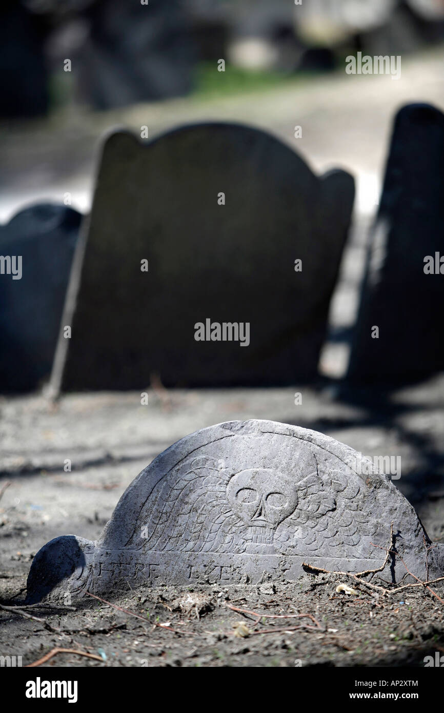 Le lapidi nel vecchio granaio di seppellimento di massa, Boston, Massachusetts, STATI UNITI D'AMERICA Foto Stock