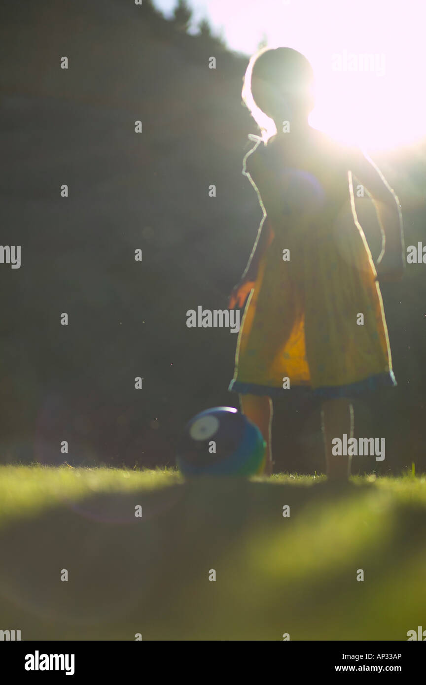 Sfera di gioco sul campeggio vicino Herbert, a sud di Oamaru, Eastcoast, Isola del Sud, Nuova Zelanda Foto Stock
