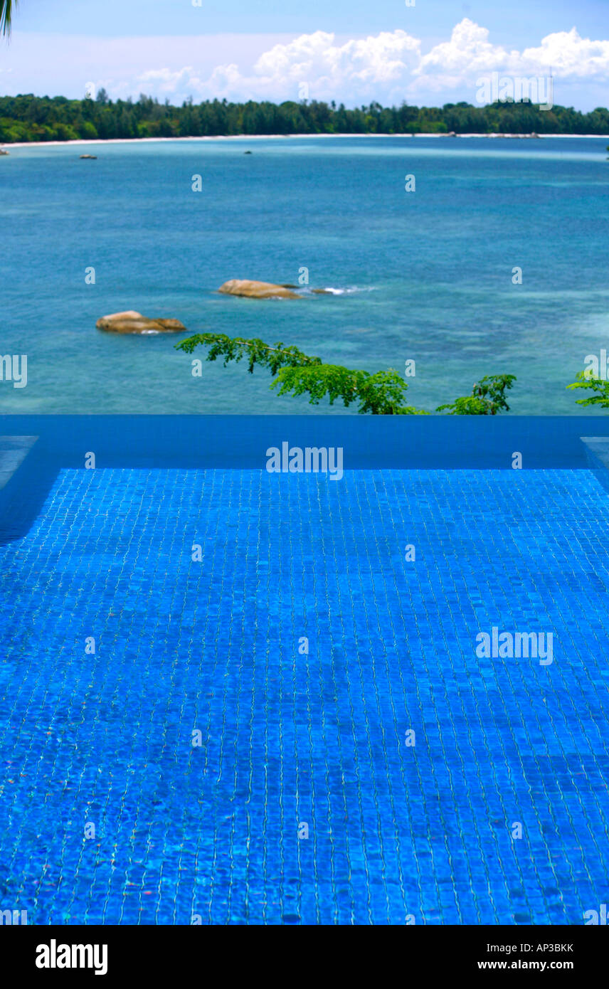 Piscina Infinity, Banyan Tree Resort, Bintan Island, Indonesia Foto Stock
