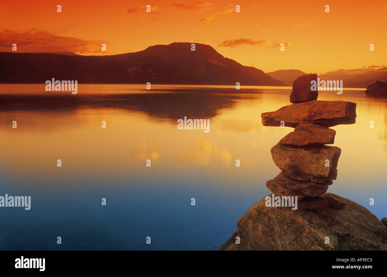 Tramonto su acqua, Shuswap Lake, British Columbia, Canada Foto Stock